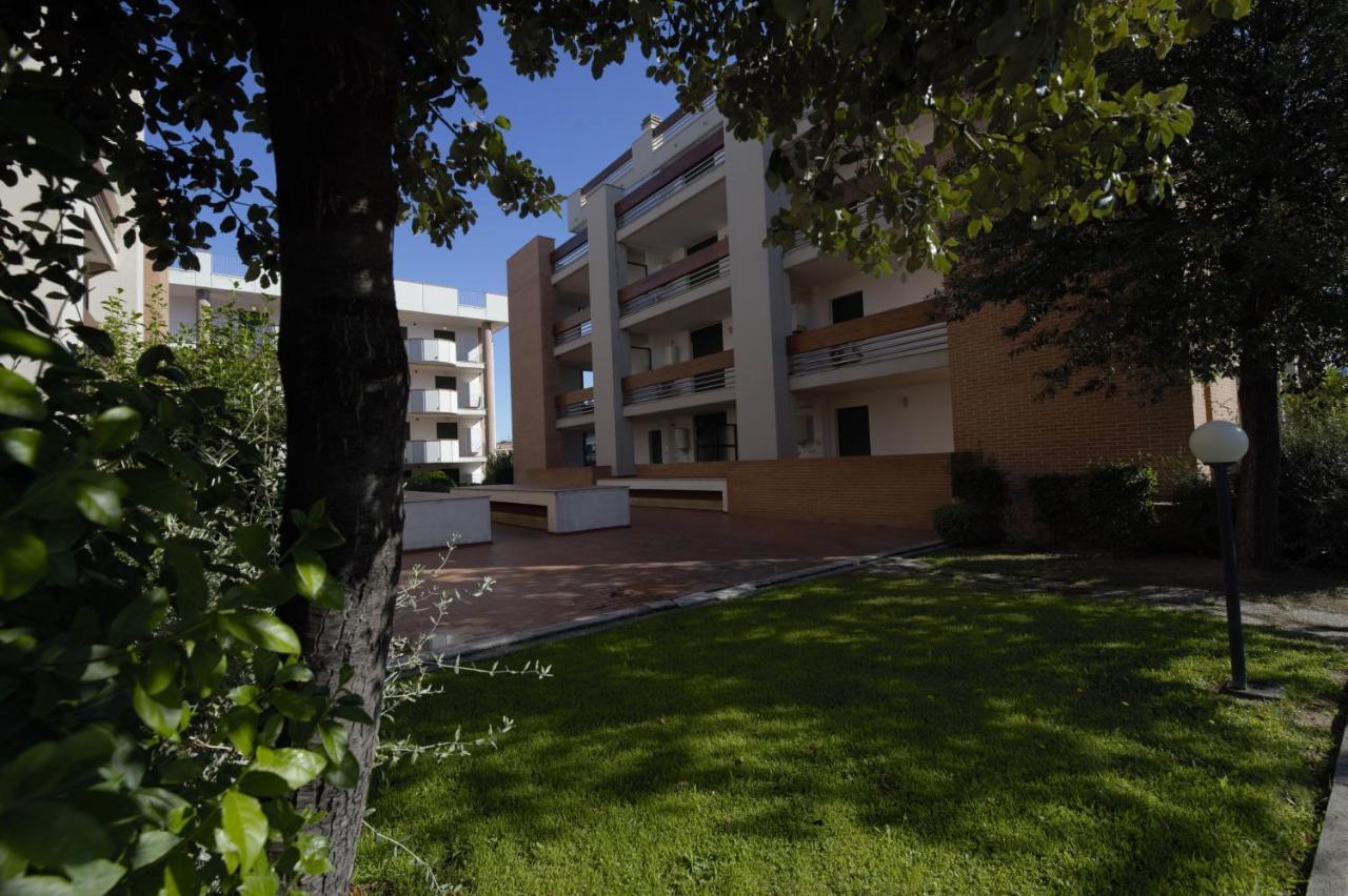 Апарт готель Le Residenze Di Santa Costanza - Mirto/Corbezzolo Сан-Вінченцо Екстер'єр фото
